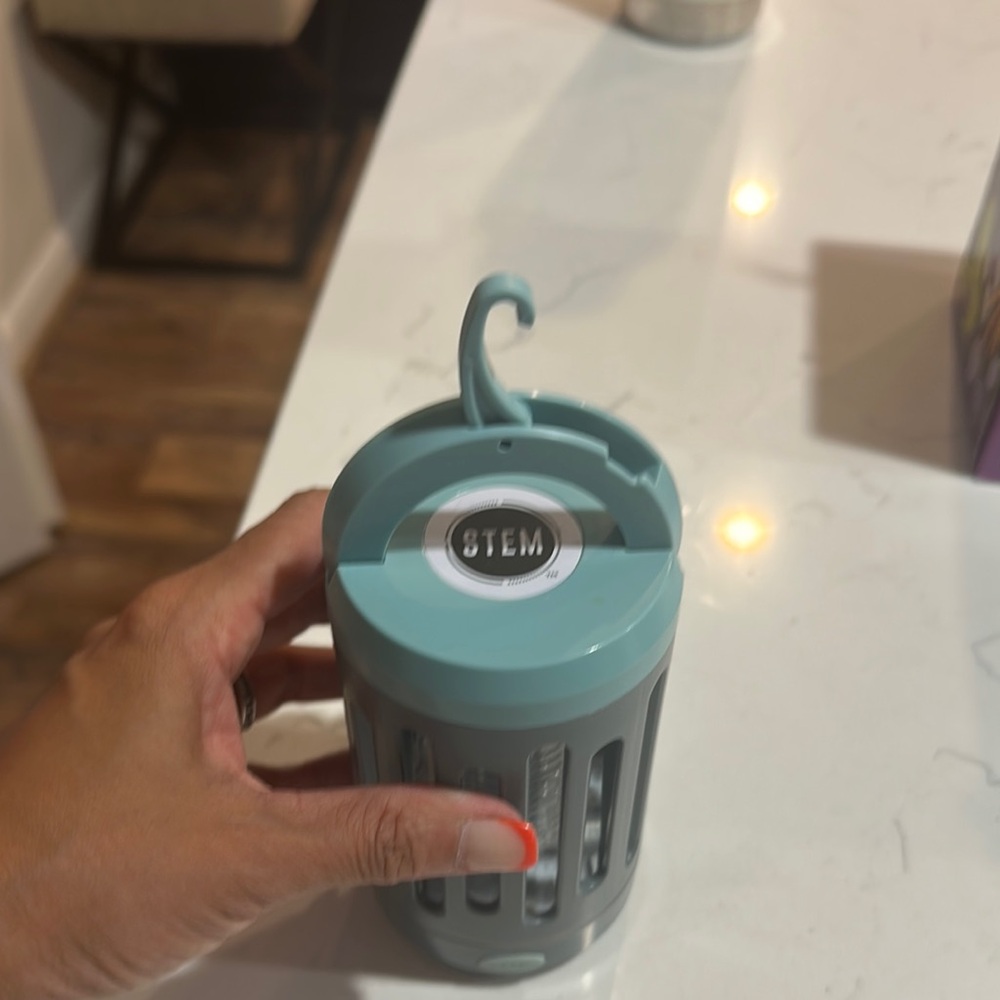 STEM Teal Bug Catcher - Picture 4 of 6